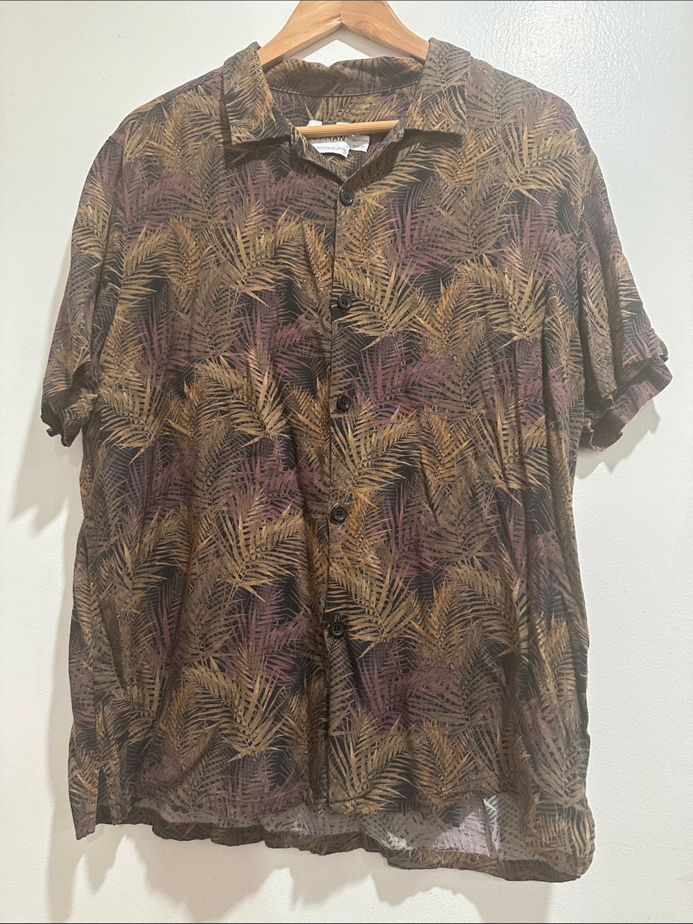 Men's Short-Sleeve Tropical Print Shirt in Brown